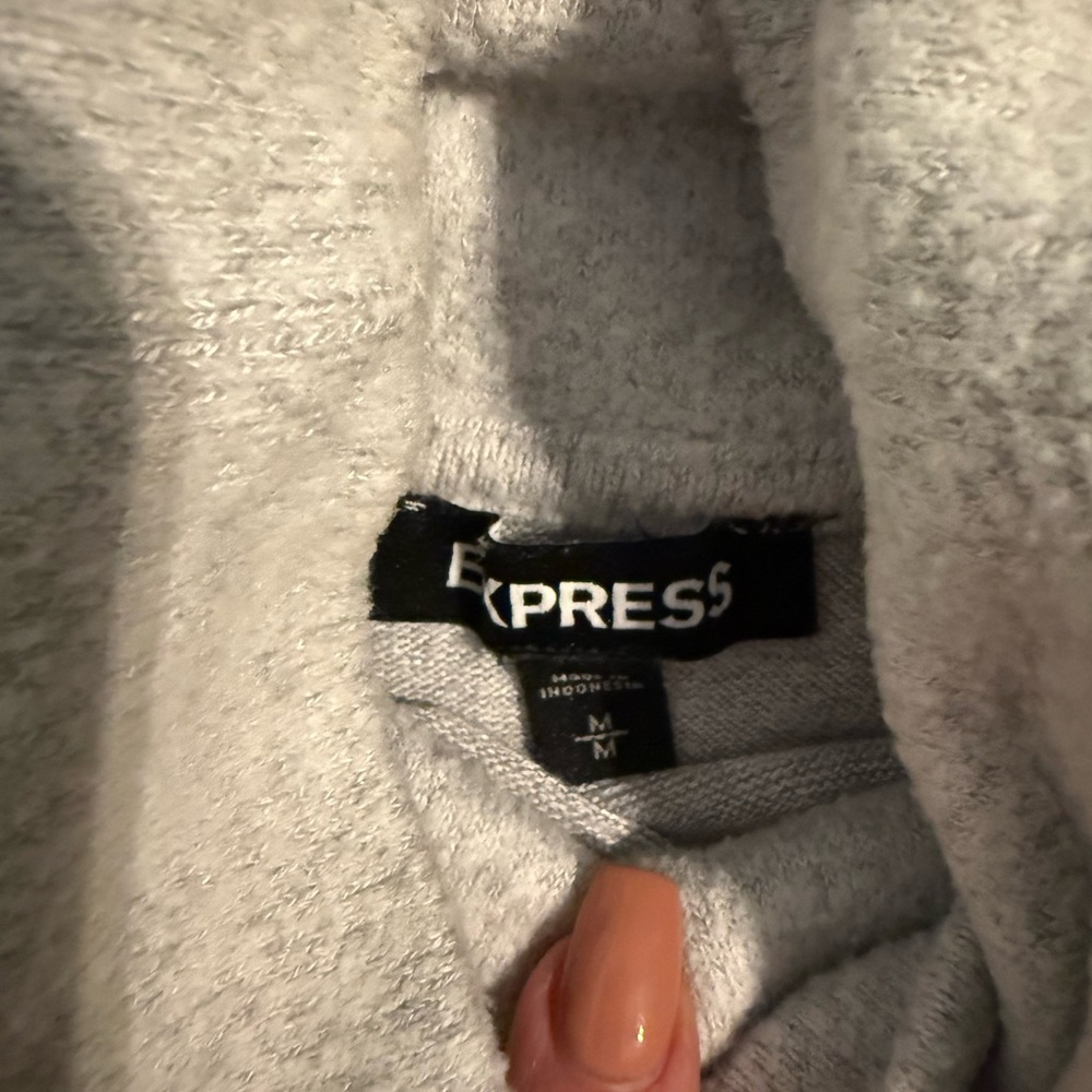 Express Light Gray Sleeveless Turtleneck Sweater – Size Medium NWOT - Picture 2 of 3